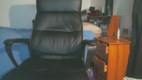 shyboyhugecum2020 online show from April 12, 4:06 am