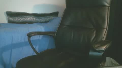 Snapshot of shyboyhugecum2020 chatting on May 6, 2:40 am shyboyhugecum2020 online show from May 6, 2:40 am