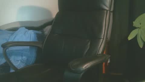 Snapshot of shyboyhugecum2020 chatting on May 13, 3:04 am shyboyhugecum2020 online show from May 13, 3:04 am