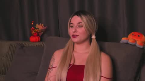 Mary online show from October 25, 6:13 pm