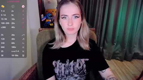 Snapshot of shyfoxxxy chatting on October 9, 5:38 am Effie online show from October 9, 5:38 am