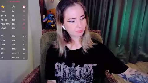 Snapshot of shyfoxxxy chatting on October 10, 5:50 am Effie online show from October 10, 5:50 am