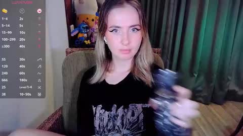 Snapshot of shyfoxxxy chatting on October 11, 6:23 am Effie online show from October 11, 6:23 am