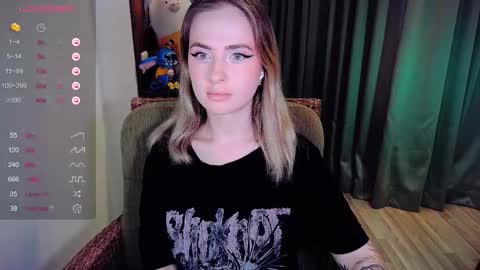 Snapshot of shyfoxxxy chatting on October 16, 7:09 am Effie online show from October 16, 7:09 am