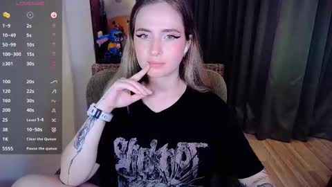 Snapshot of shyfoxxxy chatting on October 18, 7:36 pm Effie online show from October 18, 7:36 pm