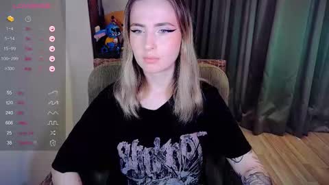 Snapshot of shyfoxxxy chatting on October 20, 4:57 am Effie online show from October 20, 4:57 am