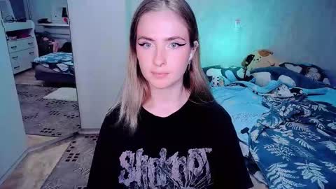 Snapshot of shyfoxxxy chatting on October 28, 3:47 pm Effie online show from October 28, 3:47 pm