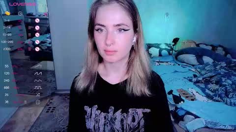 Snapshot of shyfoxxxy chatting on October 29, 7:10 am Effie online show from October 29, 7:10 am