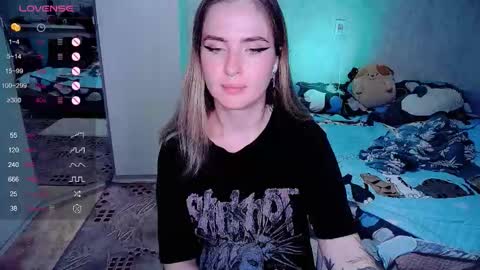 Snapshot of shyfoxxxy chatting on October 29, 8:10 pm Effie online show from October 29, 8:10 pm