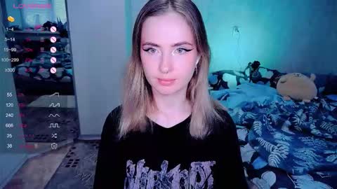 Snapshot of shyfoxxxy chatting on October 30, 8:38 am Effie online show from October 30, 8:38 am