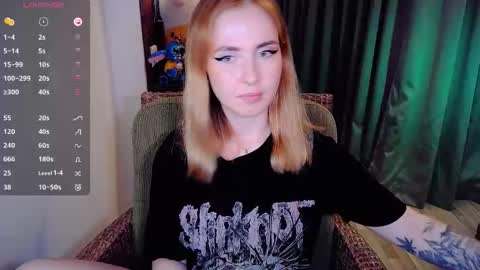 Snapshot of shyfoxxxy chatting on November 11, 2:17 pm Effie online show from November 11, 2:17 pm