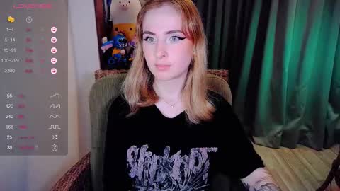 Snapshot of shyfoxxxy chatting on November 19, 10:37 am Effie online show from November 19, 10:37 am