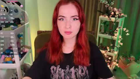 Snapshot of shyfoxxxy chatting on June 12, 9:41 am Effie online show from June 12, 9:41 am