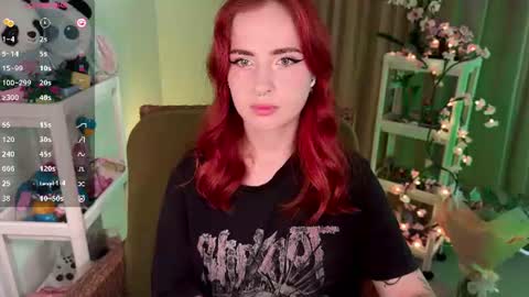 Snapshot of shyfoxxxy chatting on June 15, 5:53 am Effie online show from June 15, 5:53 am