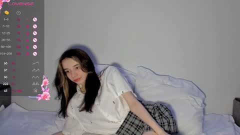 Snapshot of shylinaa chatting on June 17, 10:43 pm shylinaa online show from June 17, 10:43 pm