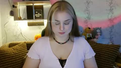 Snapshot of shylove_elina chatting on October 22, 5:45 pm shylove_elina online show from October 22, 5:45 pm