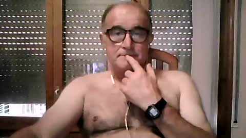 Snapshot of shymmy10 chatting on July 5, 4:19 am shymmy10 online show from July 5, 4:19 am