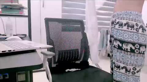 shyn_22 online show from April 19, 4:23 am