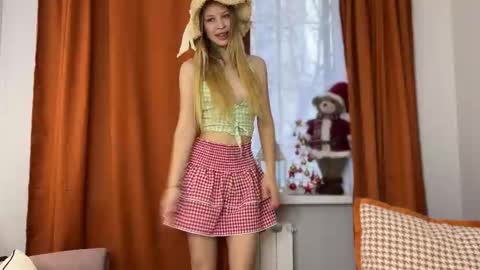 Snapshot of shyrubate chatting on December 15, 6:06 am Aurora online show from December 15, 6:06 am