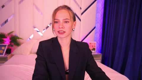 shyysiren online show from October 14, 2:18 pm