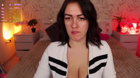 Snapshot of shyyswallow chatting on February 26, 7:35 pm Mila online show from February 26, 7:35 pm