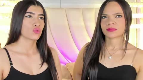 Siara and Zoe tattoo online show from April 9, 10:48 pm