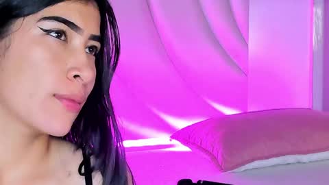 Snapshot of siara_lewis_ chatting on May 16, 1:13 am Siara and Zoe tattoo online show from May 16, 1:13 am