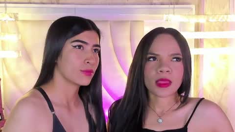 Snapshot of siara_lewis_ chatting on June 26, 11:31 pm Siara and Zoe tattoo online show from June 26, 11:31 pm