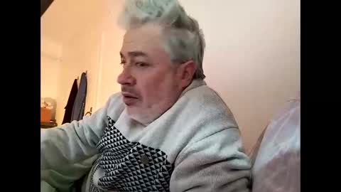 Snapshot of sibemolx chatting on February 3, 8:52 am sibemolx online show from February 3, 8:52 am