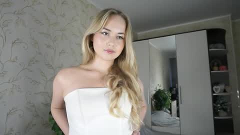 Snapshot of sidneyhodsdon chatting on October 31, 11:55 am Elizabeth online show from October 31, 11:55 am