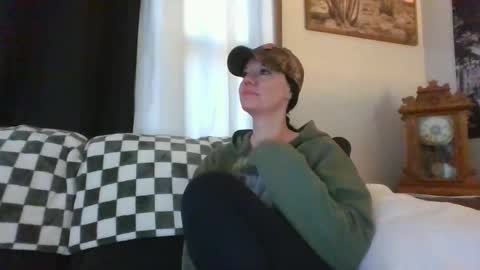 Snapshot of sidneyraee chatting on March 1, 4:09 pm Mrs. St. Patrickk online show from March 1, 4:09 pm