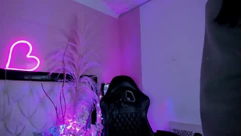 Snapshot of siena_fox chatting on July 7, 6:56 pm Siena online show from July 7, 6:56 pm