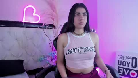 Snapshot of siena_fox chatting on July 8, 6:56 pm Siena online show from July 8, 6:56 pm