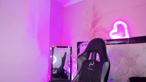 Snapshot of siena_fox chatting on July 15, 6:46 pm Siena online show from July 15, 6:46 pm