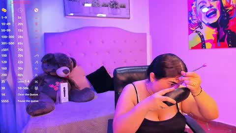 SIENNA  online show from February 28, 1:01 pm