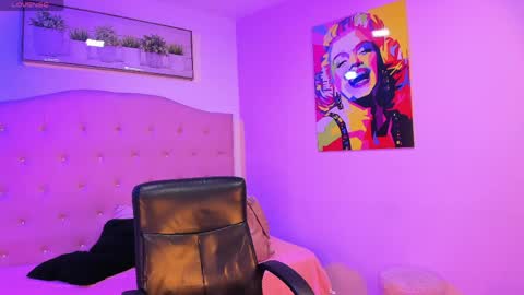 SIENNA  online show from April 1, 12:39 pm