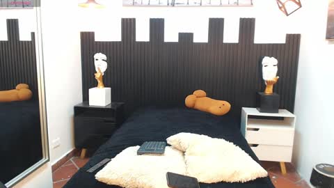 SIENNA  online show from April 17, 12:30 pm