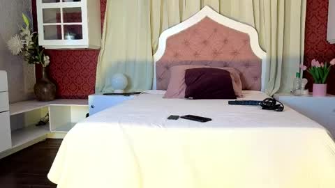 SinnaDark online show from April 20, 11:35 am