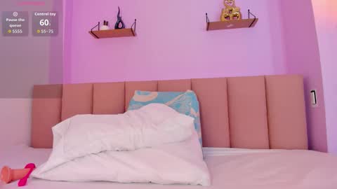 sienna_mg12 online show from November 12, 12:05 pm