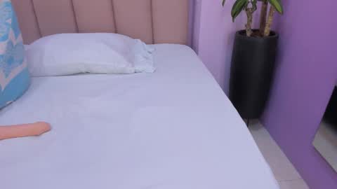 sienna_mg12 online show from November 28, 11:57 am