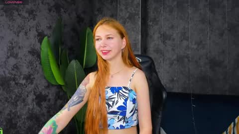 Snapshot of sienna_nyx chatting on June 6, 9:03 am Sienna online show from June 6, 9:03 am