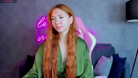 Snapshot of sienna_nyx chatting on June 29, 9:15 am Sienna online show from June 29, 9:15 am