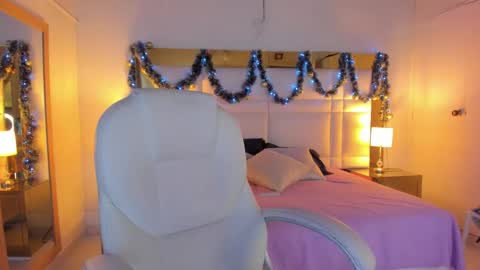 Sienna  online show from December 20, 11:28 am