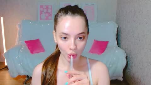 Snapshot of siennamia chatting on June 6, 5:39 pm Sienna Mia online show from June 6, 5:39 pm