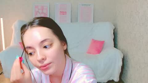 Snapshot of siennamia chatting on June 8, 4:13 am Sienna Mia online show from June 8, 4:13 am