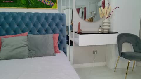 Sienna online show from November 10, 5:17 am