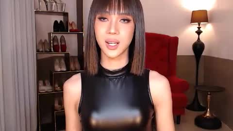 Sienna online show from November 30, 2:32 pm