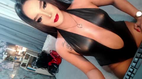 Snapshot of sierrafina_mcbride chatting on April 29, 6:06 am Sierrafina online show from April 29, 6:06 am