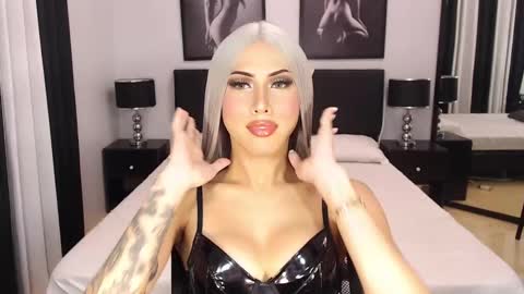 Snapshot of significantmistress chatting on December 16, 5:11 pm Jenny Hakenson online show from December 16, 5:11 pm