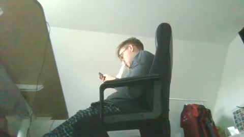 Snapshot of silent_control93 chatting on February 19, 11:28 am silent_control93 online show from February 19, 11:28 am